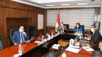 وزراء التخطيط والإسكان والسياحة يجتمعون لبحث تطوير مبنى مجمع التحرير