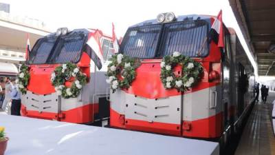 التطوير تم بأيادي مصرية.. وزير النقل يشهد الانطلاقة الجديدة لقطارات السكة الحديد (صور)