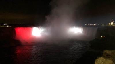 إضاءة شلالات نياجرا الكندية بألوان علم مصر بمناسبة الاحتفال بـ«٢٣ يوليو»