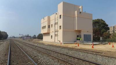 وزير النقل يعلن دخول برج ملوى لإشارات السكك الحديدية بالمنيا الخدمة (صور)