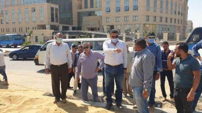 رئيس «6 أكتوبر» يطالب بسرعة إنهاء مشروعات الطرق بالمدينة (صور)