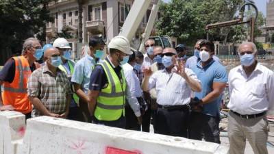 وزير النقل يتابع أعمال التدعيم الإنشائي للركن المتضرر بعمارة الشربتلي بالزمالك