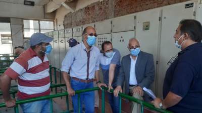 عبد العزيز يتفقد مشروعات المرافق ويتابع إزالة دور مخالف بمدينة الشروق