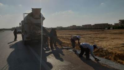 رئيس جهاز الشروق : جارٍ تنفيذ حواجز خرسانيه بالواجهه الجنوبيه لمنع الدخول العشوائى للمدينه
