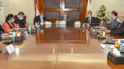 الحكومة تبحث تطوير منطقة المعمورة بالإسكندرية وتحديد مواقع لمحطات شحن السيارات الكهربائية