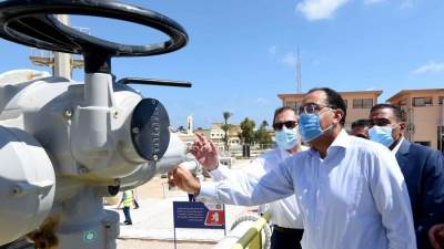 رئيس الوزراء يشهد تشغيل الشمندورة البحرية الجديدة بميناء الحمراء البترولي بالعلمين الجديدة