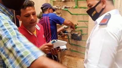 ضبط 21 وصلة مياه مخالفة بالمنطقة المركزية بدمياط الجديدة (صور)