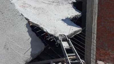 إزالة دور سطح مخالف بالمنطقة الرابعة عمارات بمدينة الشروق (صور)