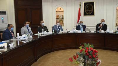 وزيرا الإسكان والتنمية المحلية يتابعان إعداد اشتراطات البناء لضبط العمران في 3 محافظات
