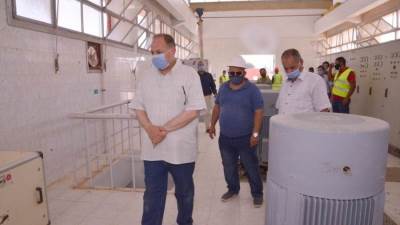 محافظ أسيوط يتفقد مشروع صرف صحي عرب العوامر الصناعية