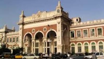 إزالة إشغالات وتعديات ميدان محطة مصر بالإسكندرية.. وتحرير 104 محاضر 