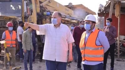 محافظ أسيوط يتفقد أعمال انشاء كوبري منقباد العلوي بطريق (أسيوط/القاهرة) الزراعي