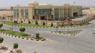 رئيس جهاز الفيوم الجديدة يناقش مع العاملين بالجهاز سبل تطوير منظومة العمل وتيسير إجراءات التصالح 