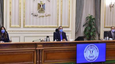 رئيس الوزراء يستعرض ملامح الخطة الاستراتيجية لإنشاء محطات تحلية مياه البحر 2020-2050
