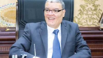 محافظ المنيا يوجه بتقديم التسهيلات لإنهاء إجراءات التصالح في وقت قياسي