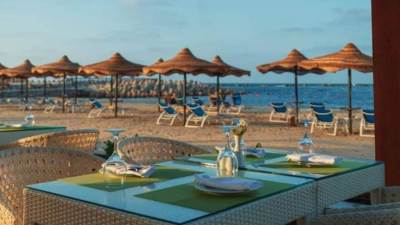 بالصور.. افتتاح المنطقة الشاطئية لفندق اللسان برأس البر بعد تطويرها