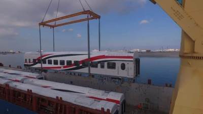 وصول دفعة جديدة من عربات السكك الحديدية الجديدة إلى ميناء الإسكندرية