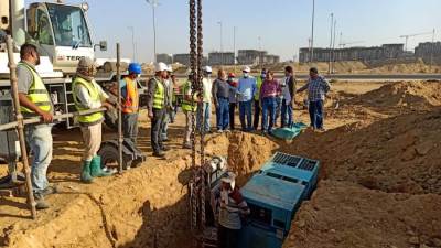 «ممدوح» يشهد توصيل مياه الشرب لمباني الوزارات بالعاصمة الإدارية الجديدة