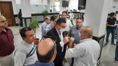بالصور .. رئيس جهاز مدينة ٦ أكتوبر يتفقد مركز خدمة المواطنين