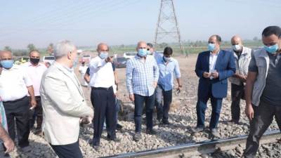 وزير النقل يتفقد مشروع محور شمال الأقصر