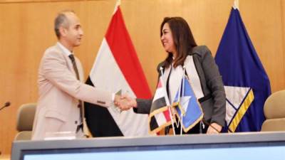 محافظ دمياط توقع اتفاقية مع برنامج الأمم المتحدة لمعالجة مياه الصرف