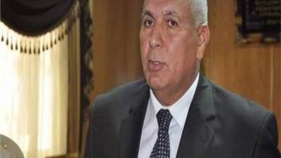 محافظ الوادى الجديد يعقد إجتماعا مع رؤساء المراكز الخمسة