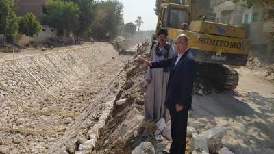 محافظ أسيوط: مشروع تبطين الترع يقلل الفاقد من المياه ويوصلها لنهايات الترع (صور)