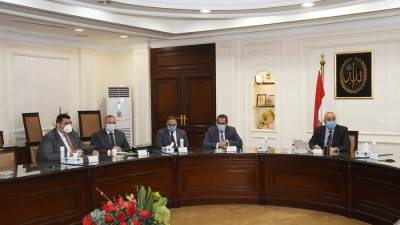 وزير الإسكان يتابع مخططات تنمية أراضى الساحل الشمالي الغربى