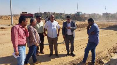 مساعد نائب رئيس «المجتمعات العمرانية» يقوم بجولة موسعة بمشروعات حدائق أكتوبر