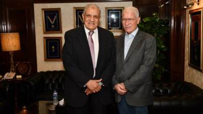 إبراهيم محلب يهنىء مجلس إدارة المقاولون العرب الجديد