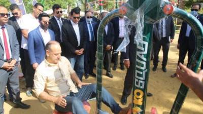 بالصور.. وزير الرياضة يتفقد أول جيم «أوت دور» ضمن مبادرة «خليك رياضي»