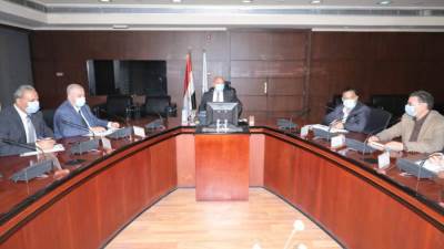 وزير النقل يتابع مشروعات عربات الركاب والبضائع الجاري تنفيذها لتخفيف الأعباء على الطرق