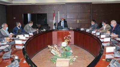 وزير النقل يبحث تحديث نظم الإشارات على خط «بنها- الزقازيق- الإسماعيلية- بورسعيد»