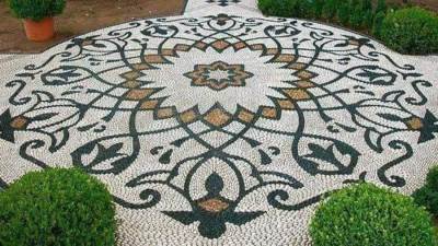 نماذج متنوعة لاستخدام الزلط الملون في تجميل المنازل