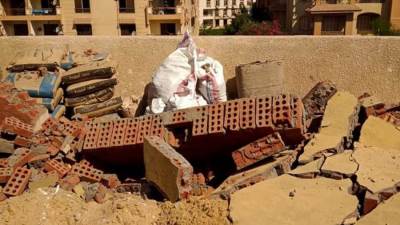 إزالة بناء مخالف بالحي السابع في الشيخ زايد (صور)