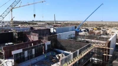 رئيس «المقاولون العرب» يتفقد مشروع محطة معالجة مياه مصرف بحر البقر (صور)