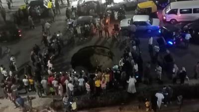 صور.. هبوط أرضى كبير فى شارع 45 بالإسكندرية