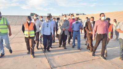 محافظ أسيوط يتفقد محطة معالجة صرف صحي ديروط بالظهير الصحراوي