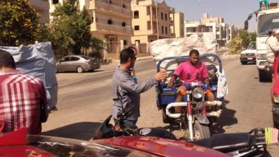 حملات على الحيين الأول والحادي عشر بـ«الشيخ زايد» لإزالة الإشغالات (صور)