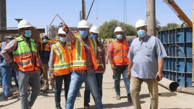 نائب رئيس «المقاولون العرب» يتفقد مشروعات الشركة بمدينة أسوان الجديدة (صور)