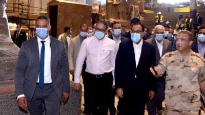 رئيس الوزراء يتفقد المتحف المصري الكبير