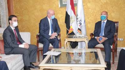 وزير النقل يبحث مع سفير اسبانيا بالقاهرة تدعيم التعاون المشترك في مجال السكك الحديدية والمترو