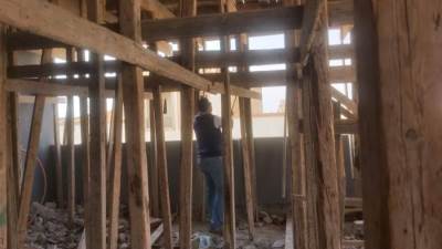 إزالة شدة خشبية بحي جاردينيا في «القاهرة الجديدة» (صور)