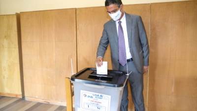 رئيس البريد يُدلى بصوته في انتخابات مجلس النواب ٢٠٢٠ ويدعو العاملين للمشاركة