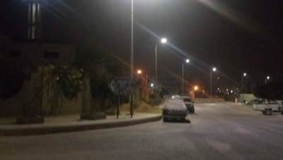 استبدال كشافات إنارة الطرق من «صوديوم إلى ليد» في «إسكان المستقبل» بالشروق (صور)