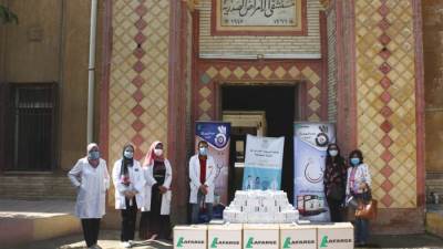لافارﭺ مصر توفر آلاف الأقنعة الواقية لثلاث مستشفيات حكومية في الدلتا