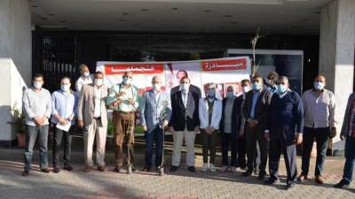 محافظ الاقصر يزرع شجرة امام ديوان المحافظة ضمن مبادرة« هنجملها»