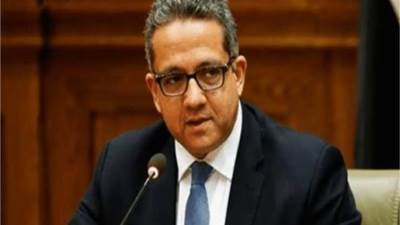 وزير السياحة يحدد مواعيد فتح وإغلاق المطاعم والكافيتريات (نص كامل)