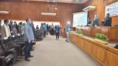 محافظ أسيوط يحتفل بتسديد 56 أسرة لرسوم جدية التصالح في مخالفات البناء