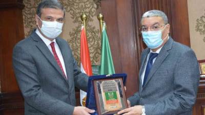 رئيس البنك الزراعي ومحافظ المنيا يبحثان تعزيز التعاون في التنمية الزراعية والمجتمعية